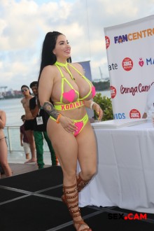 miami19_bikinicontest_130